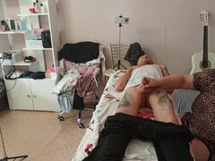 Leie, Blasen, Sperma im mund, Handjob, Massage, Reif, Mutti