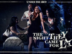 Gros seins, Sucer une bite, En levrette, Branlette thaïlandaise, Mère que j'aimerais baiser, De plein air, Tatouage, Nénés