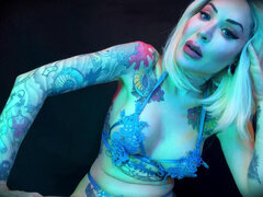 Conversation vulgaire, Domination, Femme dominatrice, Fétiche, Humiliation, Maîtresse, Solo, Tatouage