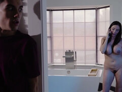 Μεγάλος πούτσος, Μελαχροινή, Χύσιμο, Σε στάση σκύλου στα τέσσερα, Σκληρό, Ηδ, Ώριμη γυναίκα, Φυσικά βυζιά