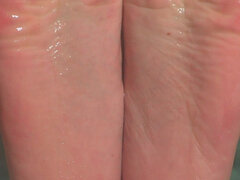 I Want to Masturbate You with My Feet While You Enjoy It