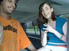 18 anni, Amatoriale, Pompino, Brunetta, Umiliazione, Soldi, Pubblico, Ragazza