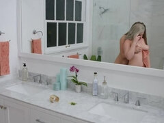 Chambre à dormir, Gros cul, Gros seins, Lesbienne, Seins naturels, Adolescente, Plan cul à trois, Train