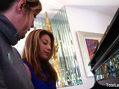 Brunetka, Puma, Hd, Lesbické, Milf žcbp, Mamina, Pička, Nevlastní máma