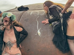 18 ans, Grosse bite, Noire, En levrette, Le plan cul à quatre, De plein air, Adolescente, Nénés