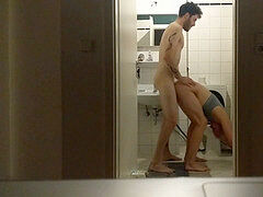 Jato de porra, Facial, Tatuagem, Voyeur