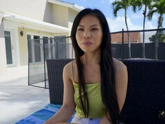 Amatorka, Obciąganie, Brunetka, Punkt widzenia, Ogolona, Spanking, Tatuaż, Cycki