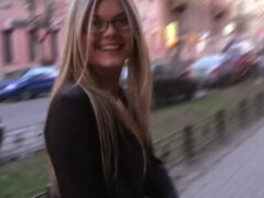 Rubia, Mamada, Loco, Masturbación, Al aire libre, Público, Chupando