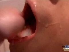 Μεγάλα βυζιά, Μελαχροινή, Βαθυ λαρυγγι, Γλείψιμο, Φυσικά βυζιά, Έφηβος