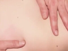 Gros cul, Sucer une bite, Brunette brune, Éjaculer dans la bouche, Européenne, Tatouage, Plan cul à trois