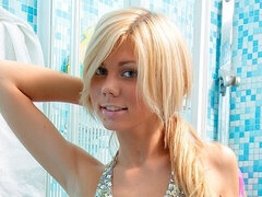 Любители, Ванна, Блондинки, Мастурбация, Натуральные сиськи, Тощие, Соло, Молоденькие