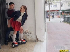 Gros cul, Sucer une bite, En levrette, Branlette thaïlandaise, Rousse roux, Élève, Adolescente, Nénés