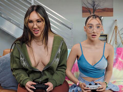 Dyke babes love eating pussies in 69 position