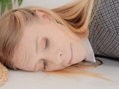 Attractive Babe Gives Tutor an Oral Exam to Pass Class - Nikki Riddle