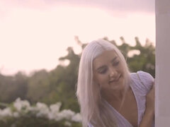 Zadek, Roztomilá, Nahé, Venku, Kalhotky, Pička, Vyholené, Sólo