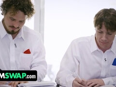 Stor rumpe, Store pupper, Brunette, Bløtkake, Pikk, Ansiktssperm, Gruppe, Tattovering