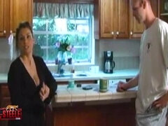 Любители, Большая жопа, Большие сиськи, Грудастые, Постарше, Домашнее видео, На кухне, Винтаж