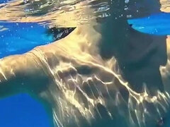 Stunning Girl Swims Nude on Public Beach