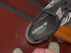 Shoot on the Shoes on the 7th Floor