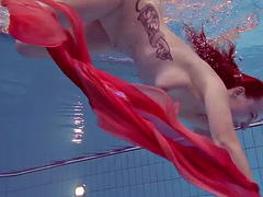 Amatör, Europeisk, Pool, Rödhårig, Rysk, Rakad, Solo, Under vattnet