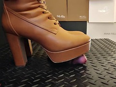 Iso kulli, Saappaat, Jalat, Nais alistaja, Fetissi, Jalkafetissi, Nahka, Näkökulma pov