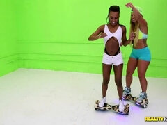 Zadek, Bikini, Kuřba, Brunetka, Přírodní prsa, Vyholené, Seřezání, Švédská rojka