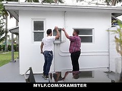 Stor stjärt, Stora tuttar, Brunett, Cougar, Mamma, Naturliga tuttar, Fitta, Styvmamma