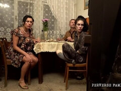 Bdsm, Velké péro, Brunetka, Fetiš, Skupina, Hardcore, Hd, Tetování