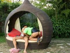 Asiater, Blond, Påkledd, Fetisj, Lesbisk, Naken, Utendørs, Dusj