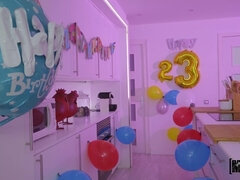 Arsch, Tussi, Grosser schwanz, Blasen, Hardcore, Jungendliche (18+), Flotter dreier, Titten