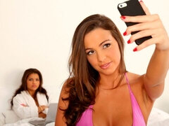 흑갈색 머리, 레즈비언, 수음, 자연의 가슴, 보지, 스트리핑, 청소년, 젖가슴