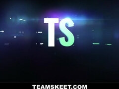 Tetas grandes, Mamada, Morena, Garganta profunda, Latina, Madres para coger, Tetas naturales, Afeitado