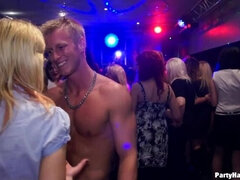 Veľké péro, Blondína, Kuřba, Topánky, V oblečení, Hardcore, Párty, Swingers