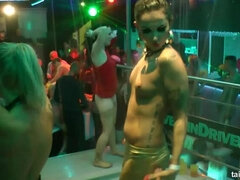 Aangekleed, Dansen, Pop, Interraciaal, Likken, Kut duiken, Swinger, Nat