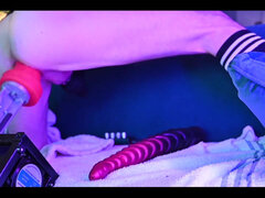 Enthousiasteling, Anaal, Travestiet, Machine neuken, Masturbatie, Alleen