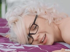 Gros cul, Gros seins, Blonde, Faciale, Lunettes, Hd, Douche, Adolescente