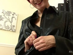 Penny Brooks fingers her mature pussy.