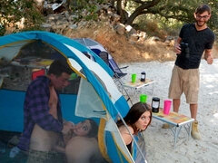 Минет, Брюнетки, Собачьи, Две девушки, Ласковые ручки, Лизание, На природе, Втроем