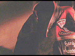 Celebrita, Na verejnosti, Softcore