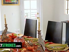 Thanksgiving Dinner Turned Into A Hot Sex Orgy That Everyone Feel Extra Grateful