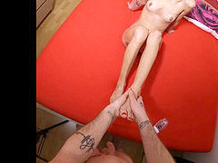 Velké péro, Footjob, Drobounká