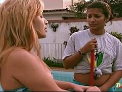 Hot rabuda mulatto moaning and cumming giving the pussy and the cusinho