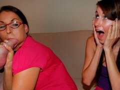 Blondi, Suihinotto, Nainen pukeissa mies alasti, Spermaa suussa, Nnm, Laiha, Hame, Teini