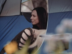 Røv, Blondine, Brunette, Kysse, Slikning, Naturlige bryster, Fisse, Tatovering