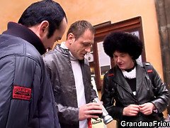 Grote mammen, Omie, Huisvrouw, Rijpe lesbienne, Zwanger, Realiteit, Trio, Vrouw