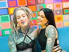 Anal, Mamada, Morena, Semen en la boca, Penetracion con dedos, Abierta, Desnudo, Tatuaje