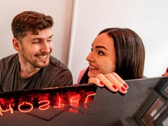 Amateur, Chambre à dormir, Grosse bite, Sucer une bite, Seins naturels, Maigrichonne, Adolescente, Nénés