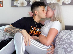 Veľké péro, Blondína, Kuřba, Na psíka, Prirodzené prsia, Vychudnutá, Tetovanie, Teenka