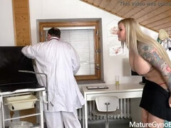 Belle grosse femme bgf, Gros cul, Médecin, Exam, Gyneco, Poilue, Chatte, Nénés