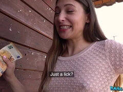 Zadek, Brunetka, Piercing, Na veřejnosti, Pička, Krátké vlasy, Tetování, Kozičky